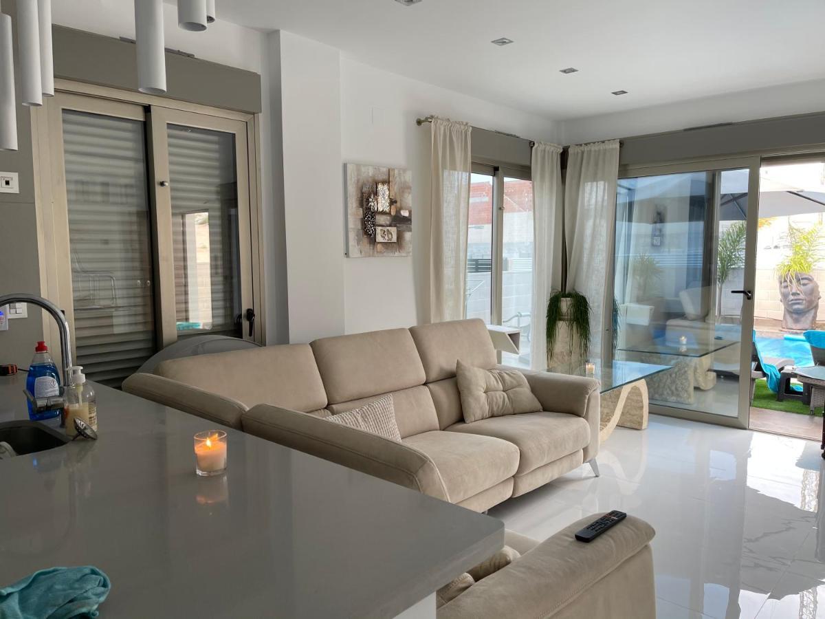 Luxury 4 Bed Private Villa With Option Of Heated Pool In Villamartin Alicante Exterior foto